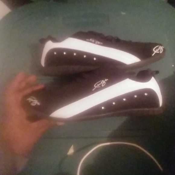 Shoes - Picture 3 of 4